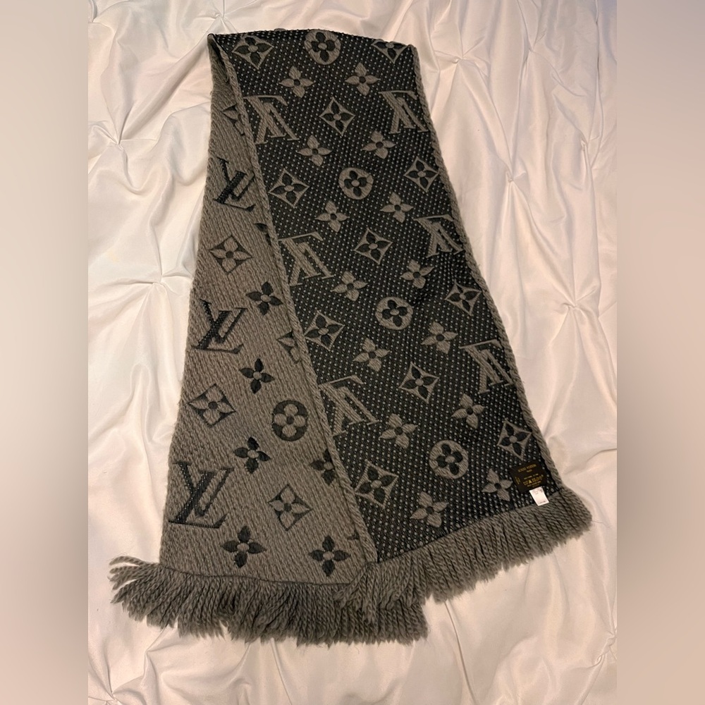 Louis Vuitton Logomania Scarf - Picture 4 of 6